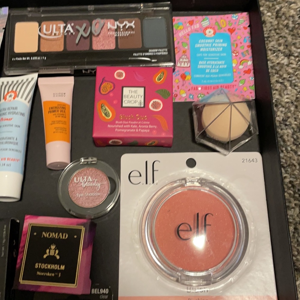 Makeup Bundle - Picture 5 of 6